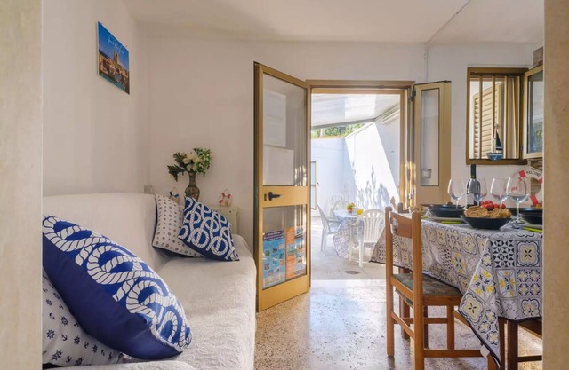 Cosy apartment in villa for 5 people with WIFI, TV, panoramic view and parking, close to Lecce