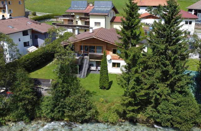 Cosy apartment for 4 people with WIFI, TV, terrace and parking