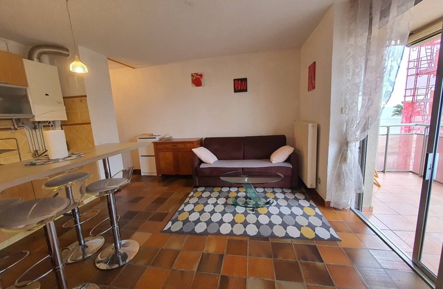 Cosy apartment CANET- free parking-WIFI-Conditioning.