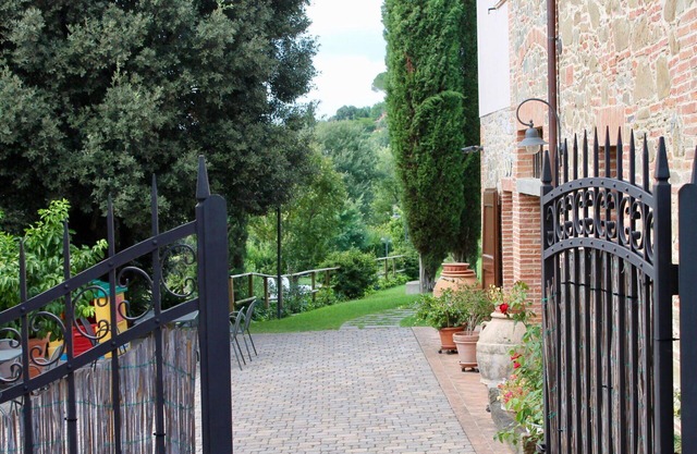 Cosy apartment in villa for 9 people with pool, A/C, WIFI, TV, patio and parking
