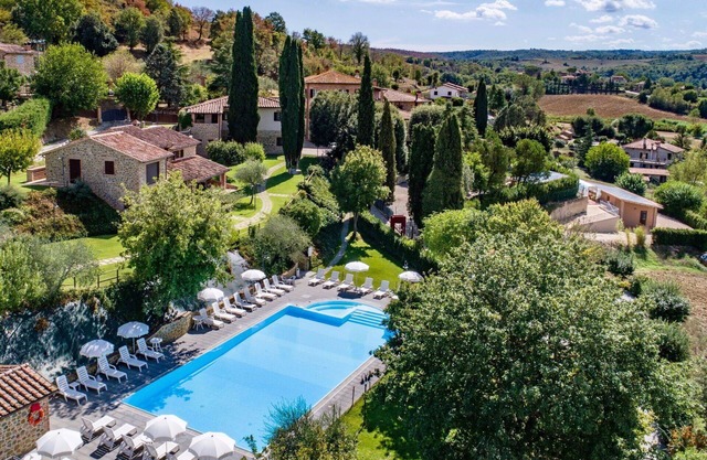Cosy apartment in villa for 8 guests with pool, WIFI, A/C, TV, patio and parking