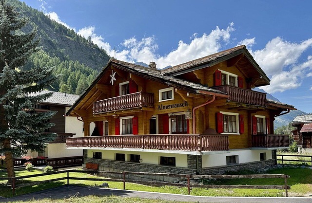 Cosy apartment for 6 guests with WIFI, TV and balcony