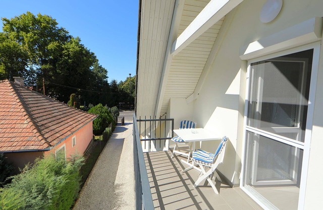 Cosy apartment for 4 people with WIFI, A/C, TV, patio and parking