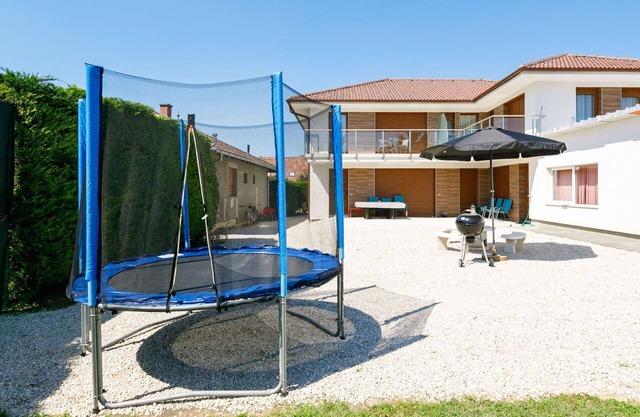 Cosy apartment for 5 guests with A/C, WIFI, TV, balcony and parking