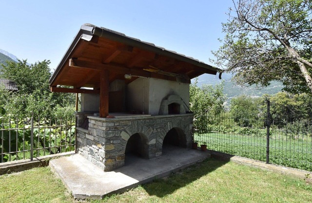 Cosy apartment for 4 people with WIFI, pool, TV, terrace, pets allowed and parking