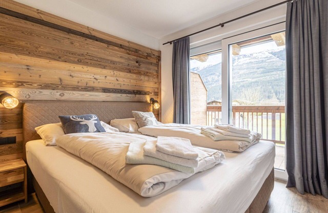 Cosy apartment for 10 guests with WIFI, TV, terrace and parking