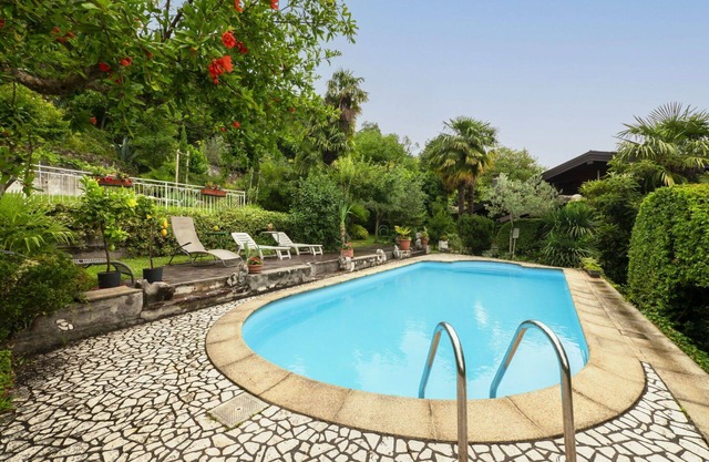 Cosy apartment for 2 guests with pool, WIFI, A/C, TV, patio, pets allowed and parking