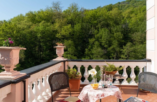 Cosy apartment for 3 people with TV, patio, pets allowed and parking