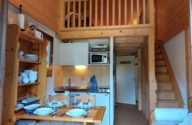Cosy apartment for 4 guests with TV, balcony and parking