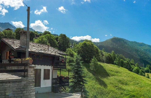 Cosy apartment for 4 guests with WIFI, TV, balcony, pets allowed and parking