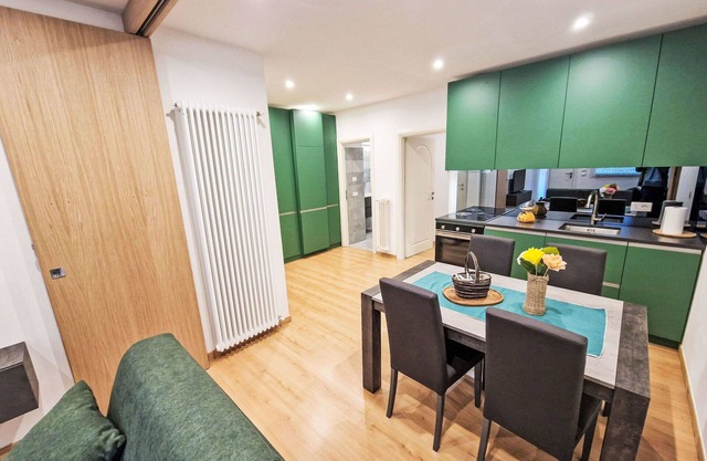 Cosy apartment for 4 people with WIFI, TV, patio, pets allowed and parking
