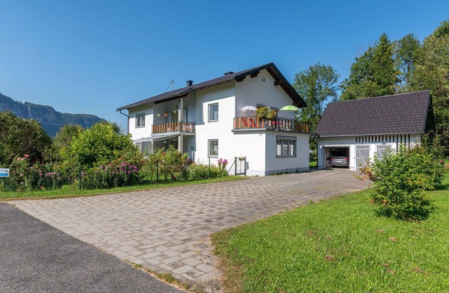 Cosy apartment for 6 guests with WIFI, TV, patio, pets allowed, panoramic view and parking