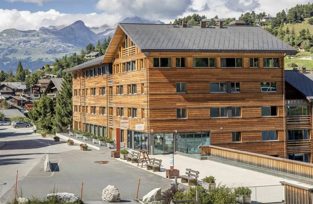 Cosy apartment for 6 guests with WIFI, hot tub, TV, pets allowed and parking