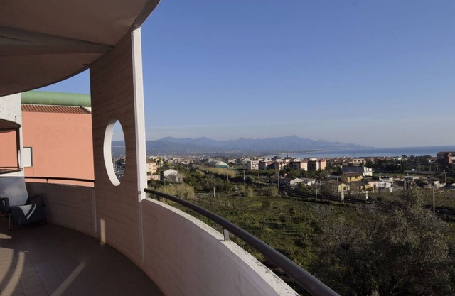 Cosy apartment for 6 people with A/C, WIFI, TV, balcony and parking