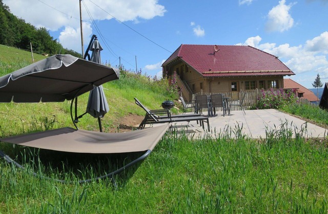 Cosy apartment for 4 guests with WIFI, TV, patio, pets allowed and parking