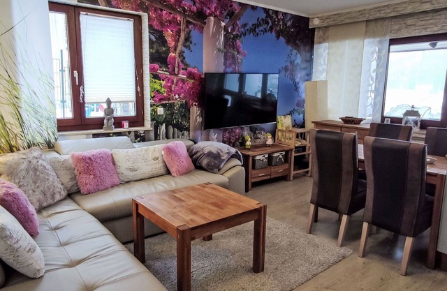Cosy apartment for 5 guests with WIFI, TV, balcony and parking