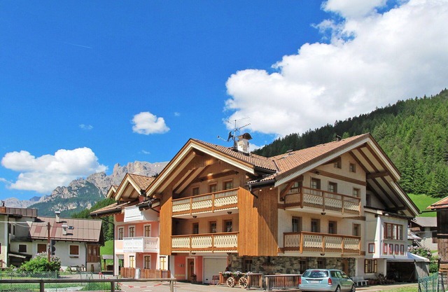 Cosy apartment for 6 people with WIFI, TV, balcony and parking