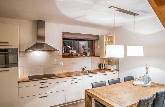 Cosy apartment in villa for 5 guests with WIFI, TV, terrace, pets allowed and parking