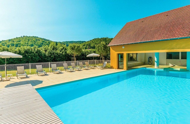 Cosy apartment in villa for 4 people with pool, WIFI, TV, terrace, pets allowed and parking