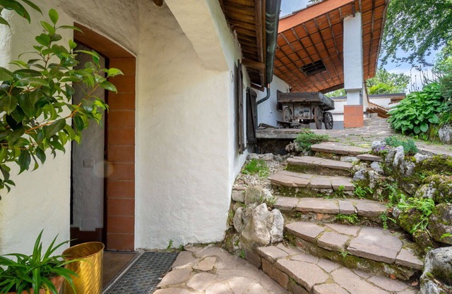 Cosy apartment in villa for 6 people with TV, terrace, pets allowed and parking