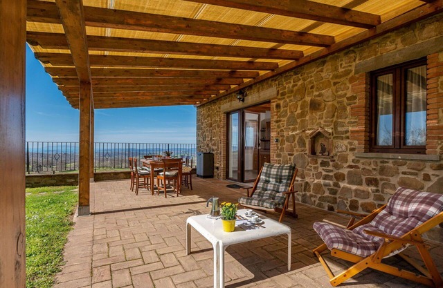 Cosy apartment in villa for 4 people with WIFI, terrace, pets allowed, panoramic view and parking
