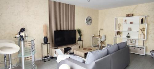 Cosy Appart - Clim - Balcon - Parking - Spacieux T2 - Proche Eurexpo Stade