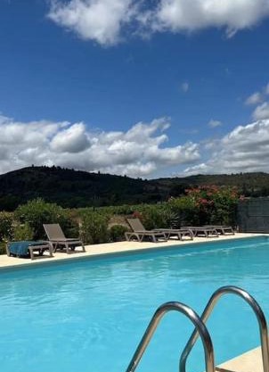 Cosy appartement entre vignes et garrigue avec piscine