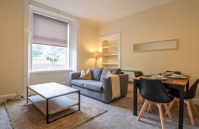 Cosy Ardrossan Apartment