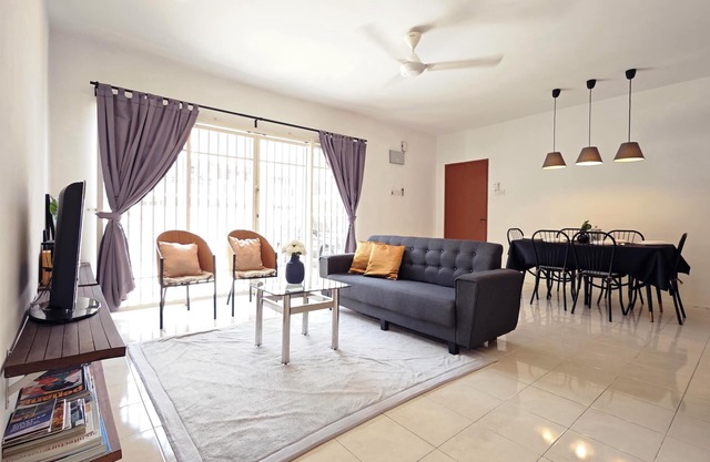Cosy Batu Kawan Homestay 8 pax ~ 5 mins to Design Village & IKEA ~ Entire Home
