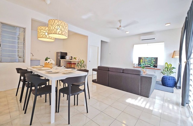 Cosy Batu Kawan Homestay 12 pax ~ 5 mins to Design Village & IKEA ~ Entire Home