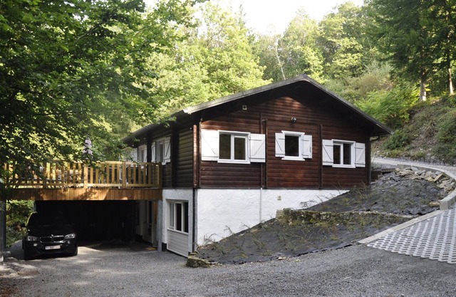 Cosy Chalet in Odeigne with Jacuzzi