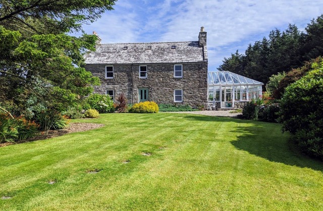 Cosy, Coastal Retreat with Large Garden and Epic Sun Room