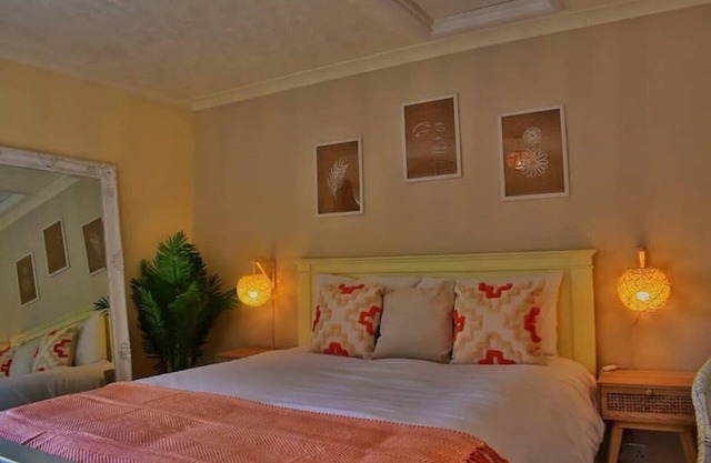 Cosy Cottage, dog friendly with wood burner in North Norfolk