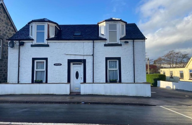 Cosy detached house in central location