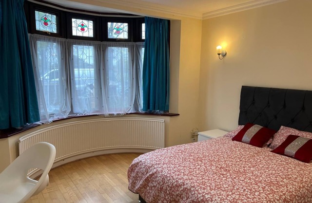 Cosy Double Room in a Shared House