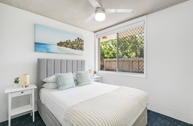 Cosy Ground Floor Unit Moments From The Beach