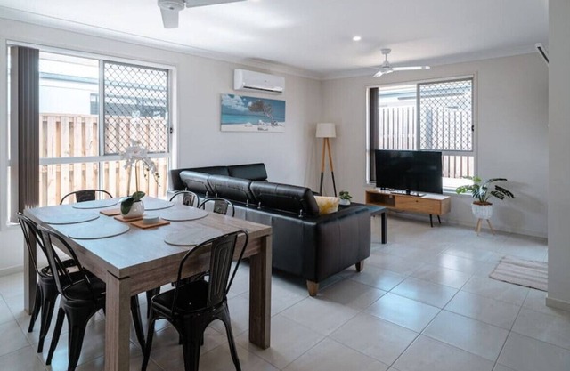 Cosy Home - House up to 8 Guests