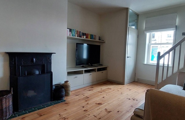 Cosy Home w/Office - 10 Mins Stroll to Seafront