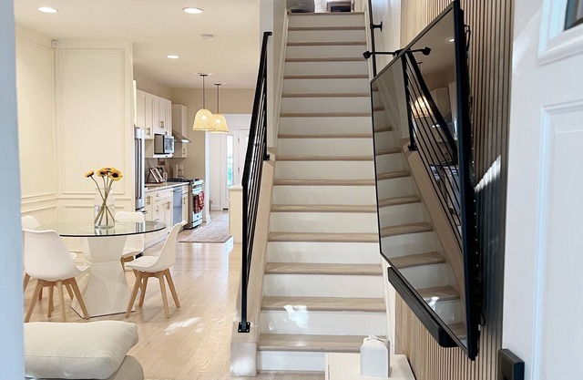 Cosy Modern Smart Row Home - Chefs Kitchen