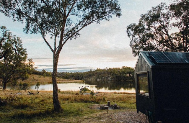 Cosy Off-Grid Cabin with Lake View Pet Friendly - Nikita