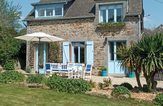 Cosy Rural Country Cottage with fabulous views (2 Bedrooms, Sleeps 4) Near Dinan