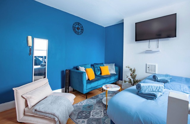 Cosy & Spacious Flat - Moments To London City - Sleeps 4