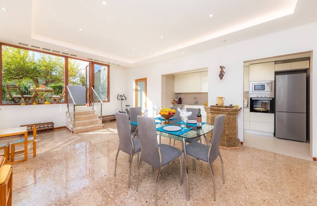 Cosy Townhouse Sa Llimonera with Garden, Terrace, Air Conditioning & Wi-Fi; Street Parking Available