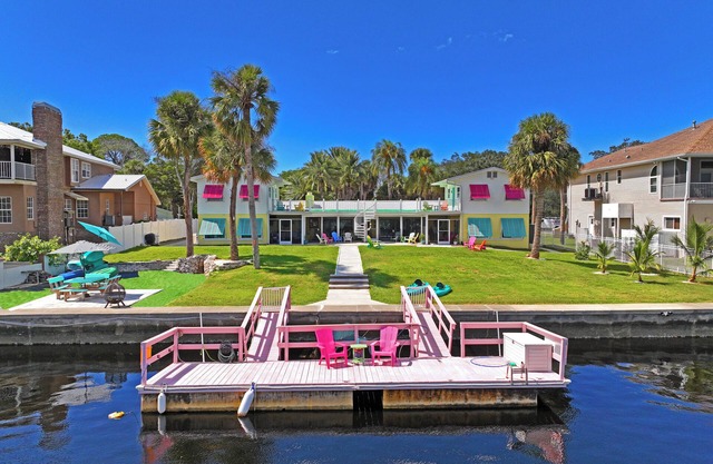Cotee River Tiki Hut