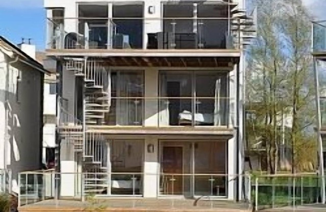 Cotswolds Lakeside House. On-site Spa & Swimming Pool.s. With rooftop terrace