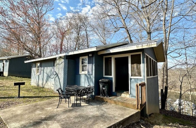 Cottage 16- Lee’s Ford Marina