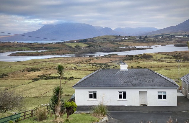 Cottage 483 - Renvyle - sleeps 8 guests in 4 bedrooms