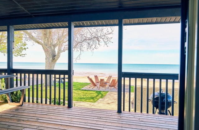 Cottage 5: Beachfront Cottage Escape