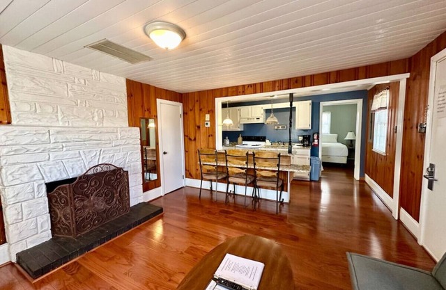 Cottage 7- Lee’s Ford Marina