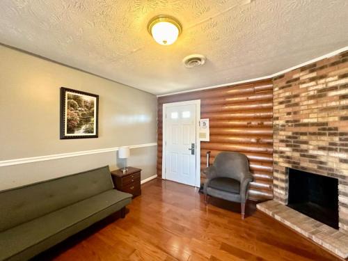 Cottage 9-Lees Ford Marina